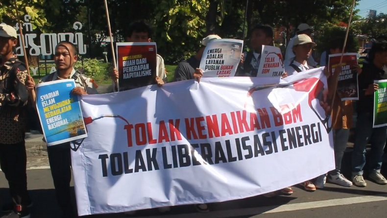 Mahasiswa dan Pemuda Demo di Surabaya, Tolak Kenaikan Harga BBM dan Liberalisasi Energi