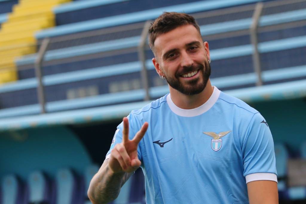 AC Milan Sepakat Rekrut Bek Lazio, Real Madrid Kecipratan Untung