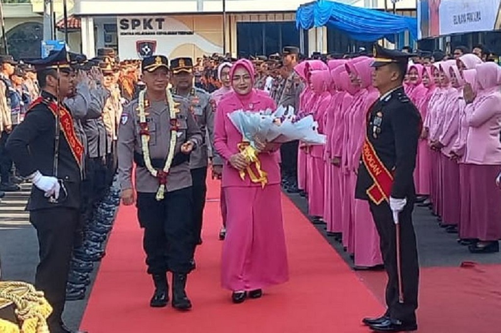 Jabat Kapolres Grobogan, AKBP Endhie Pratama Disambut Tradisi Pedang Pora