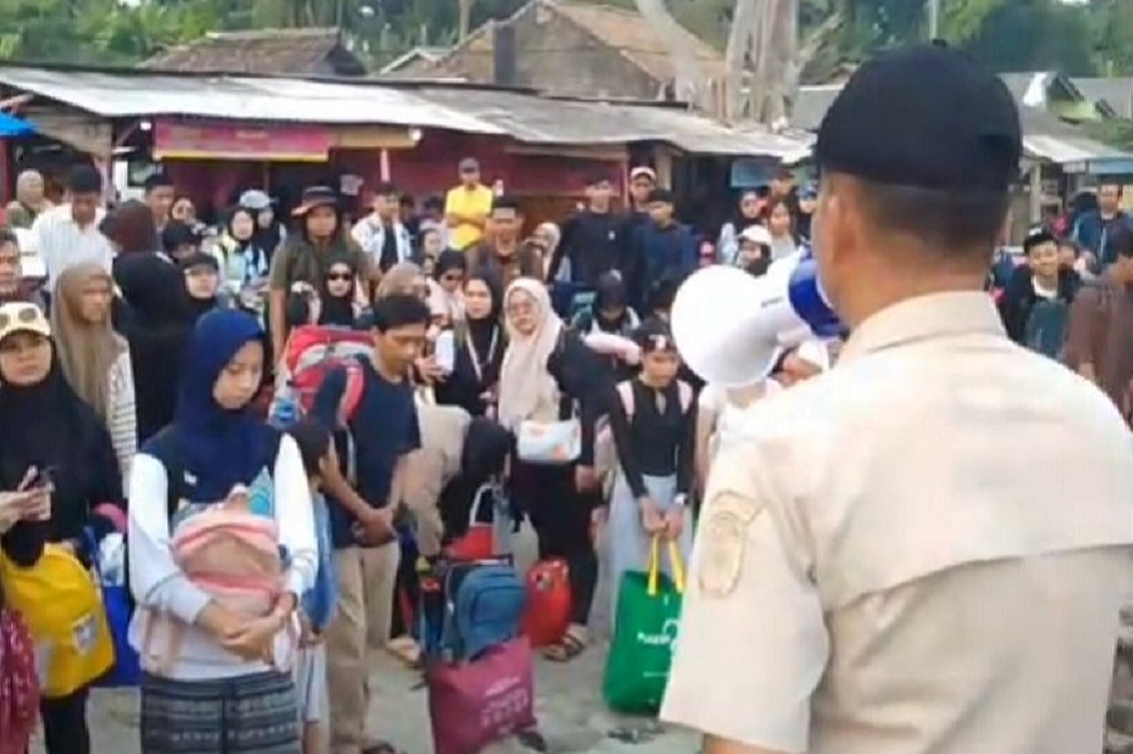 Status Siaga Gunung Anak Krakatau Tak Halangi Wisata, Pulau Sebesi Tetap Ramai Pengunjung