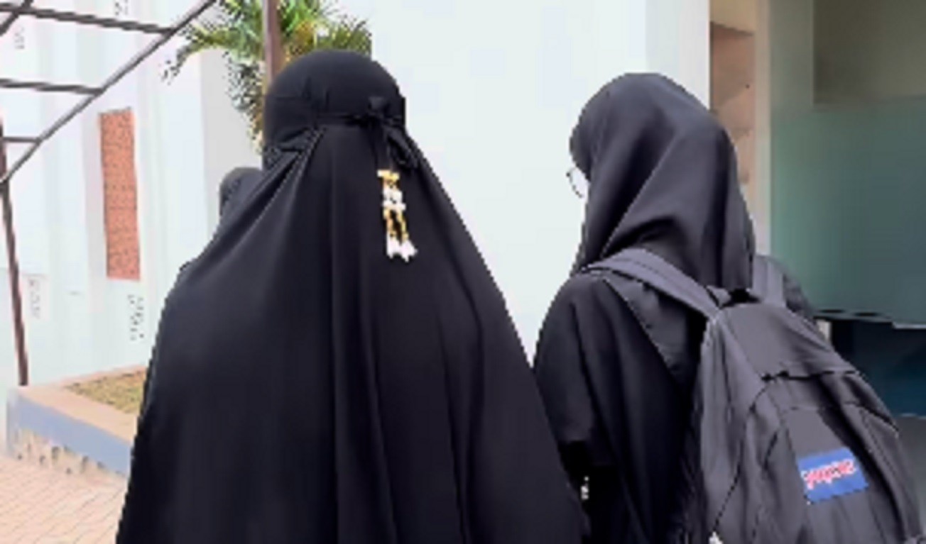 Celine Evangelista Antar Putri Sulung ke Pesantren, Doa Mengalir untuk sang Buah Hati
