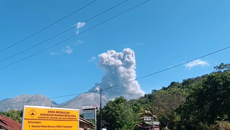 Gunung Lewotobi Laki-laki 3 Kali Meletus Disertai Gemuruh, Warga Diminta Waspada