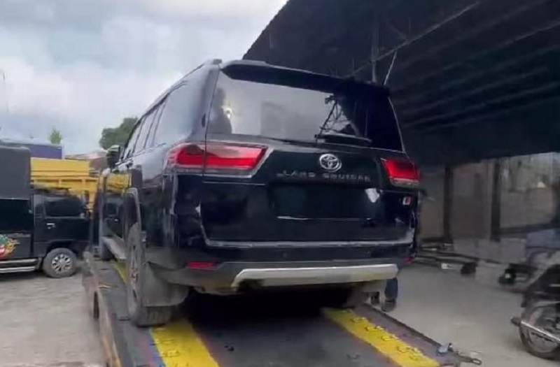 KPK Temukan Mobil Land Cruiser Barang Suap Bupati Kuansing, Pelat Nomor Diganti