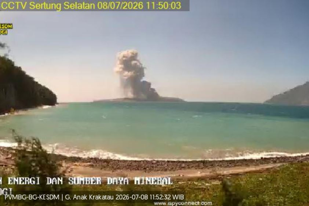 Gunung Anak Krakatau Meletus, Muntahkan Abu Vulkanis Setinggi 200 Meter