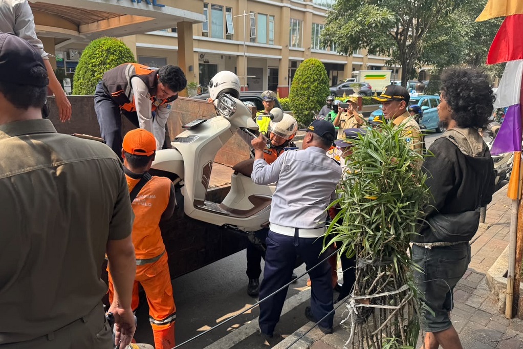 Parkir Sembarangan, 14 Motor di Kebayoran Baru Jaksel Diangkut Dishub