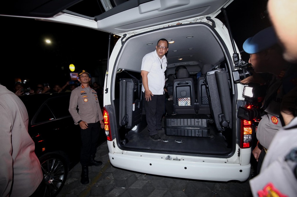 Polisi Sita Uang Asing Nyaris Rp60 Miliar saat Geledah Kafe di Cipete Jaksel