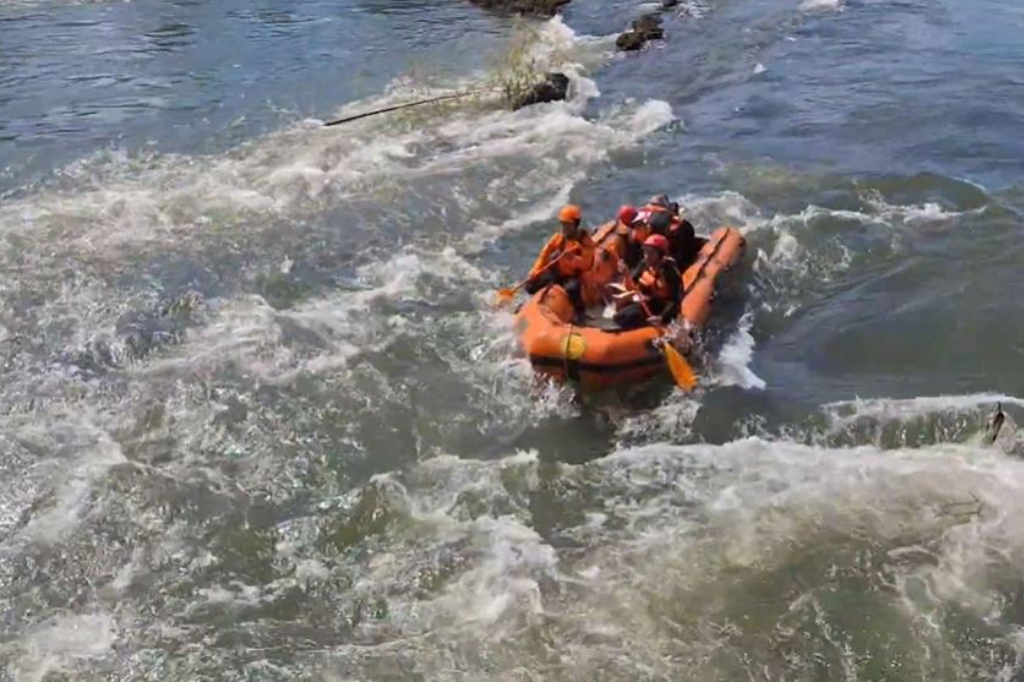 Pemancing Hilang di Sungai Brantas Tulungagung, Tim SAR Sisir Darat dan Perairan