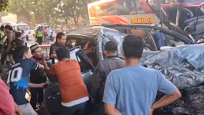 Tabrakan dengan Bus PO Mira di Sidoarjo, Pengemudi Innova Tewas