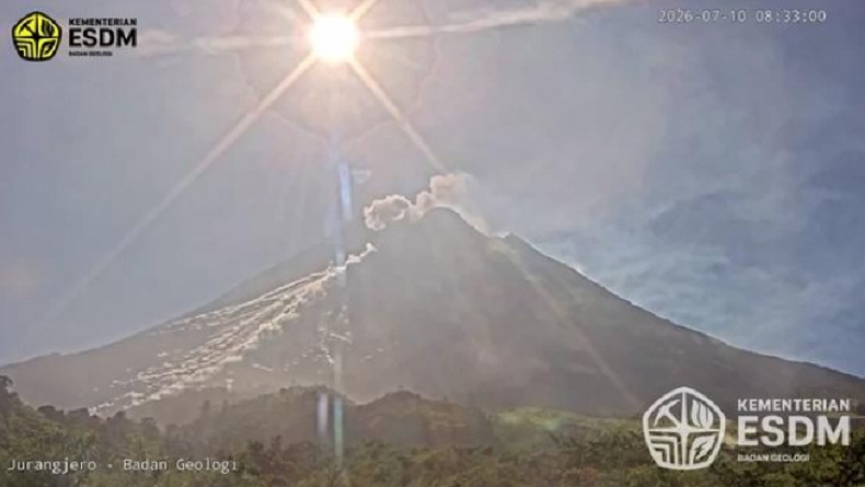 Gunung Merapi Luncurkan Awan Panas Guguran 2 Km ke Arah Barat Daya