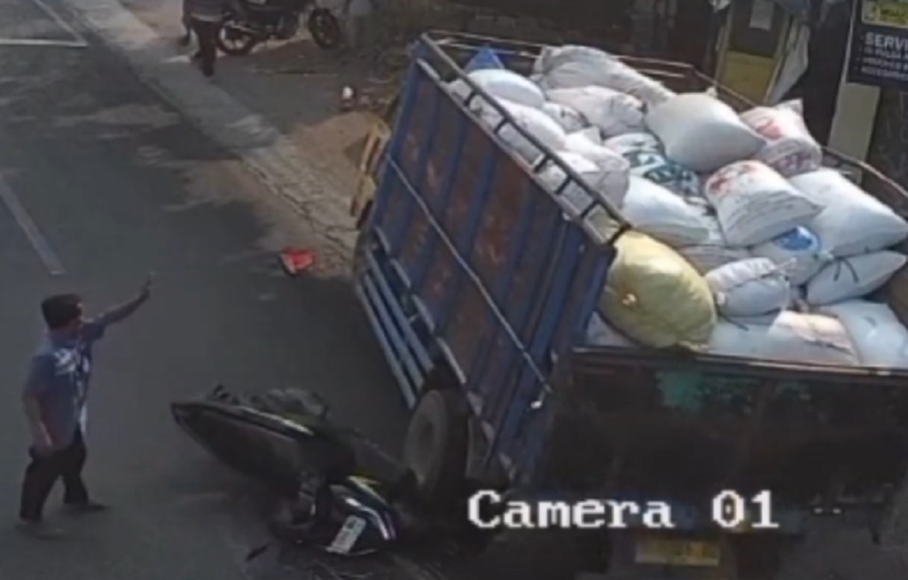 Kecelakaan Maut di Jombang, Suami Tewas Istri Luka-Luka Ditabrak Truk