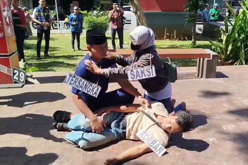 43 Adegan Rekonstruksi Ungkap Detik-Detik Suami Aniaya Selingkuhan Istri hingga Tewas