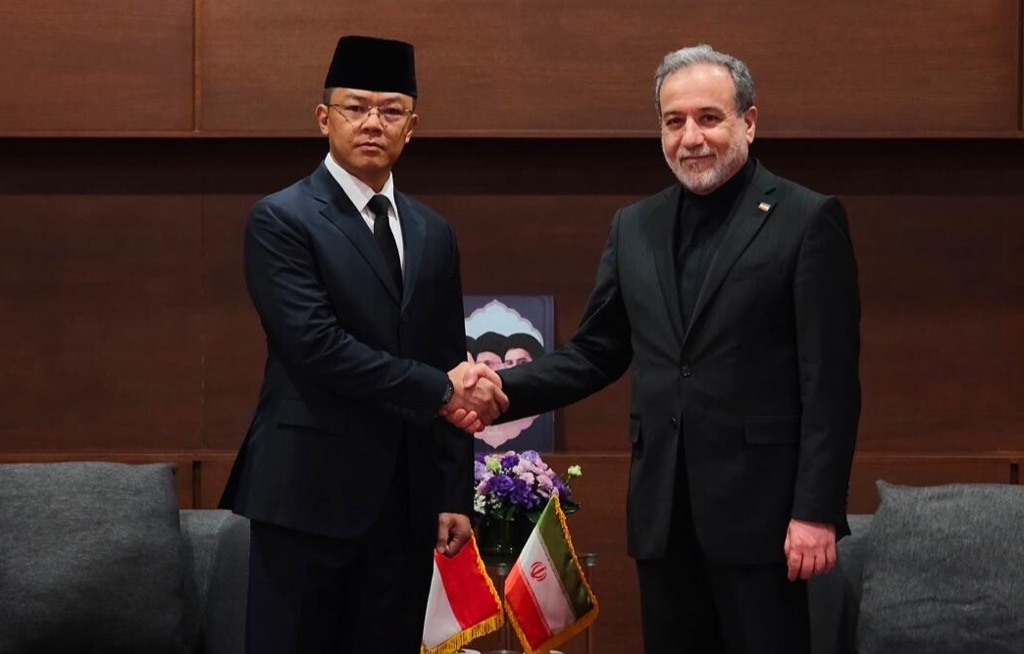 Sugiono Bertemu Menlu Iran di Sela Pemakaman Ali Khamenei