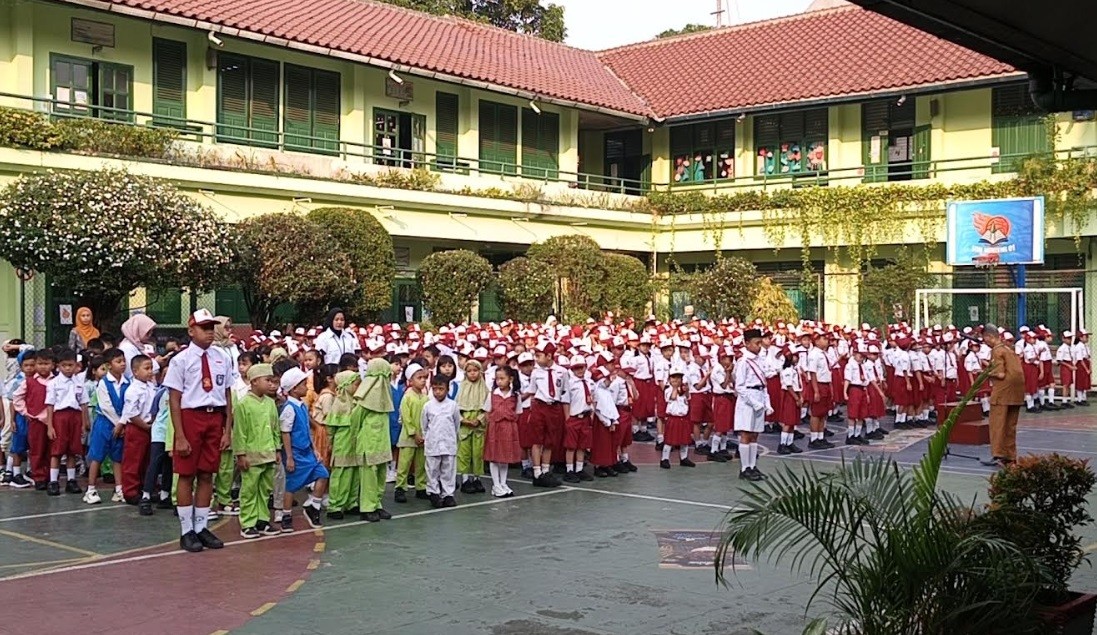 Begini Suasana Hari Pertama Siswa Masuk Sekolah, Diramaikan Orang Tua Murid Baru