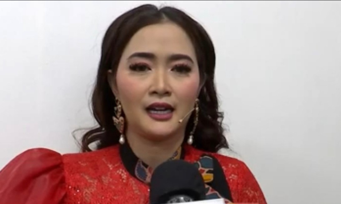 Haru, Vega Darwanti Tak Pakai Suster Selama Merawat Ibunda Sakit