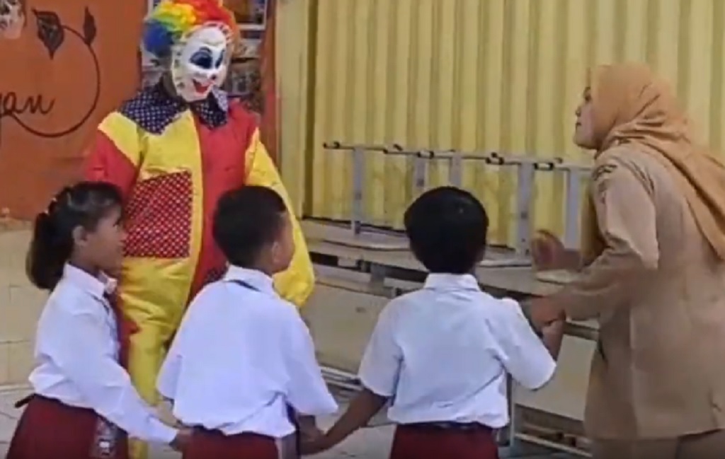 Meriah! MPLS di SDN Purwoyoso 1 Semarang Undang Badut Sirkus meski Hanya Dapat 3 Siswa
