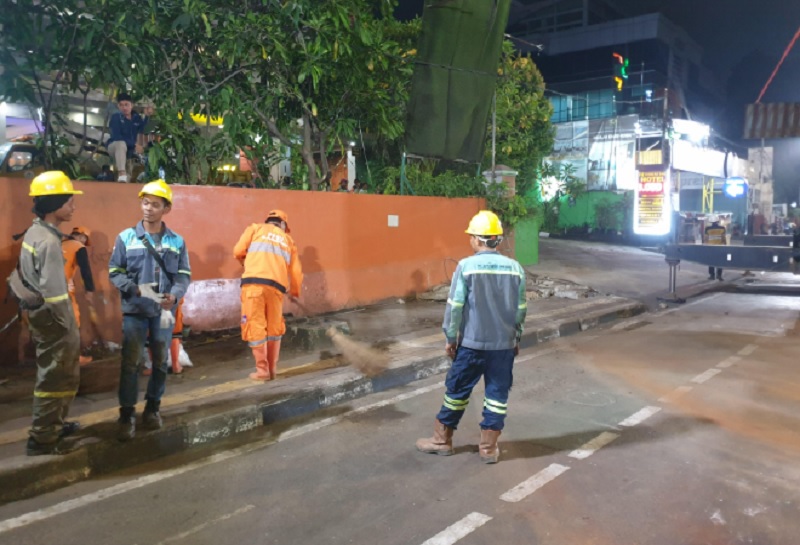 JPO Tendean yang Rusak Imbas Ditabrak Truk Rampung Dibongkar