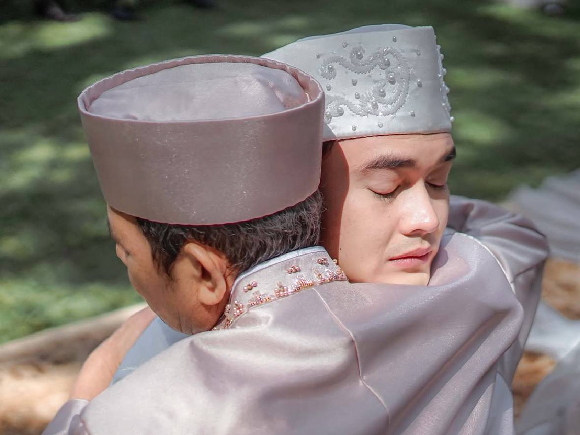 Tangis Ikbal Fauzi Pecah, Tak Sempat Dampingi Ayah sebelum Meninggal Dunia