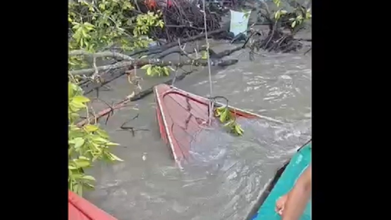 Speedboat Tenggelam Dihantam Ombak di Perairan Indragiri Hilir