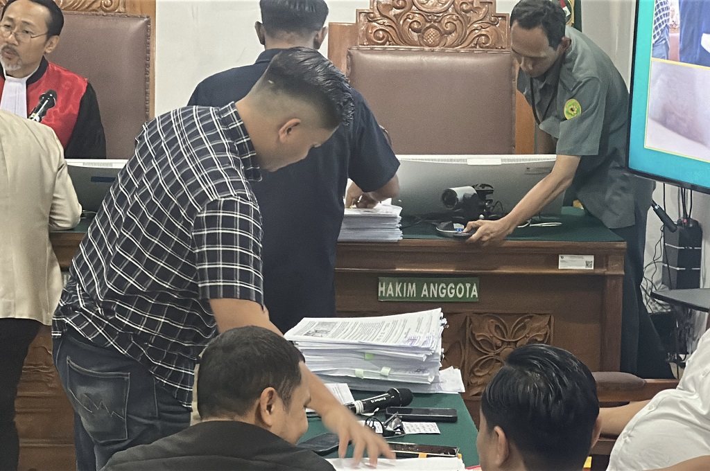 Sidang Praperadilan Roy Suryo, Polda Metro Serahkan Tumpukan Dokumen Bukti Penetapan Tersangka Sah