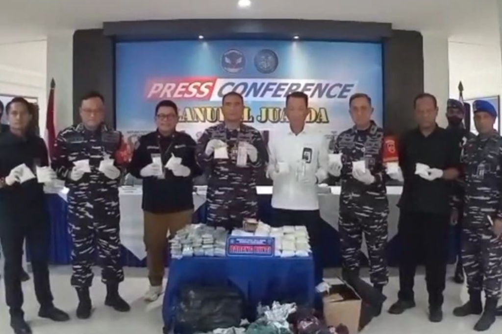 TNI AL Gagalkan Penyelundupan Sabu dan Obat Keras Senilai Rp336 Juta di Bandara Juanda