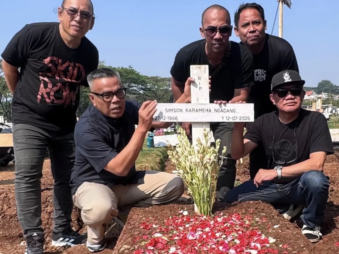 Abdel Akhirnya Ziarah ke Makam Temon, Fotonya Mengharukan