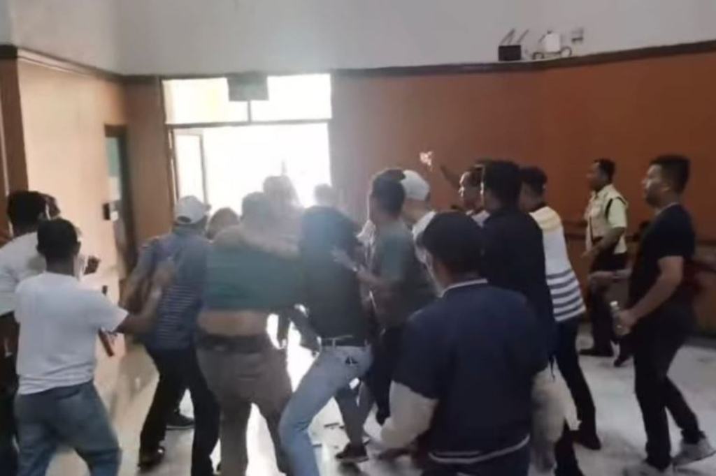 Anggota DPRD Riau Baku Hantam saat Bahas Anggaran, Sejumlah Orang Luka-luka