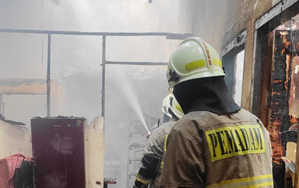 Kebakaran Landa Rumah di Cengkareng Jakbar, 75 Personel Damkar Diterjunkan
