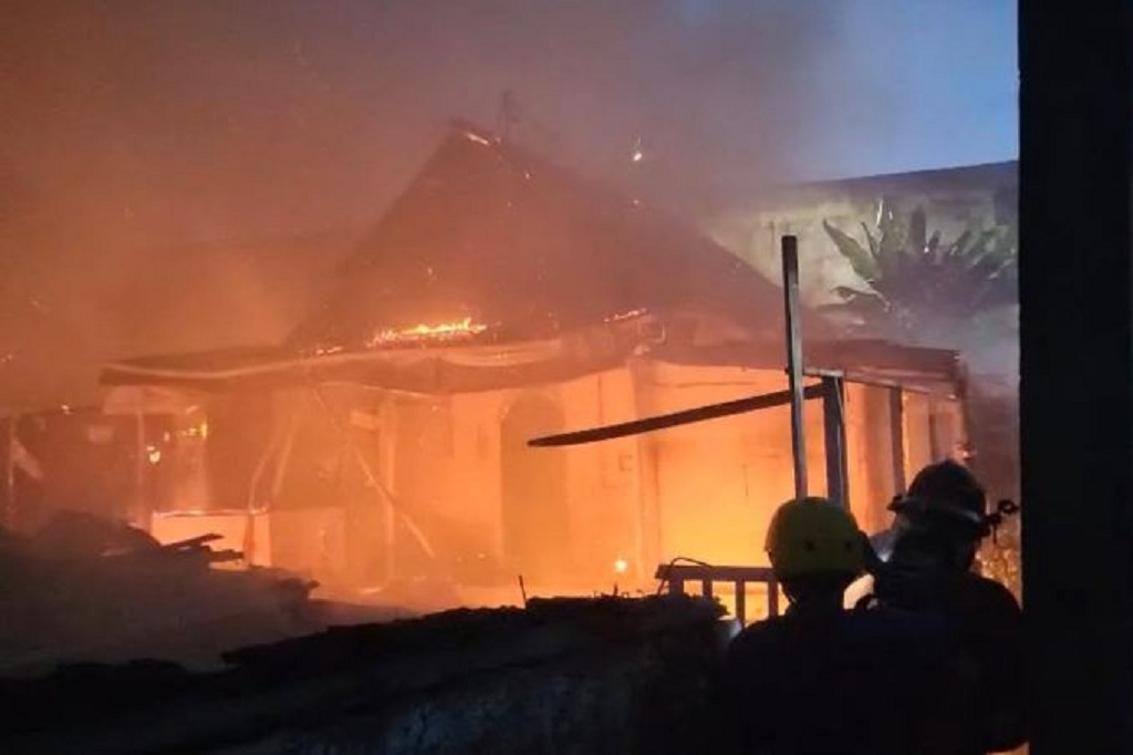 Suami Bakar Rumah Mertua usai Emosi kepada Istri, Api Hanguskan 11 Bangunan