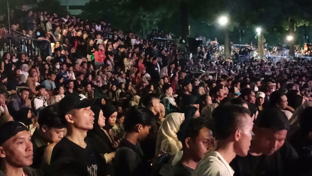 Gila Bola! Momen Ribuan Warga Padati Nobar Final Piala Dunia 2026 di Lapangan Banteng