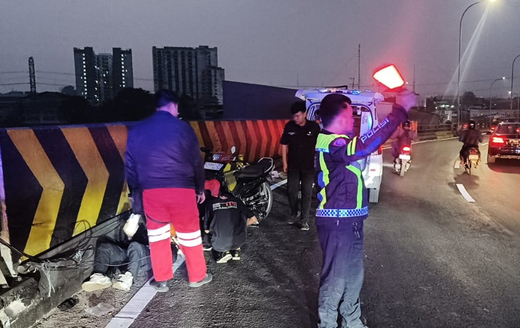 Ngantuk usai Nobar Final Piala Dunia, Pemotor Kecelakaan di Flyover Ciputat
