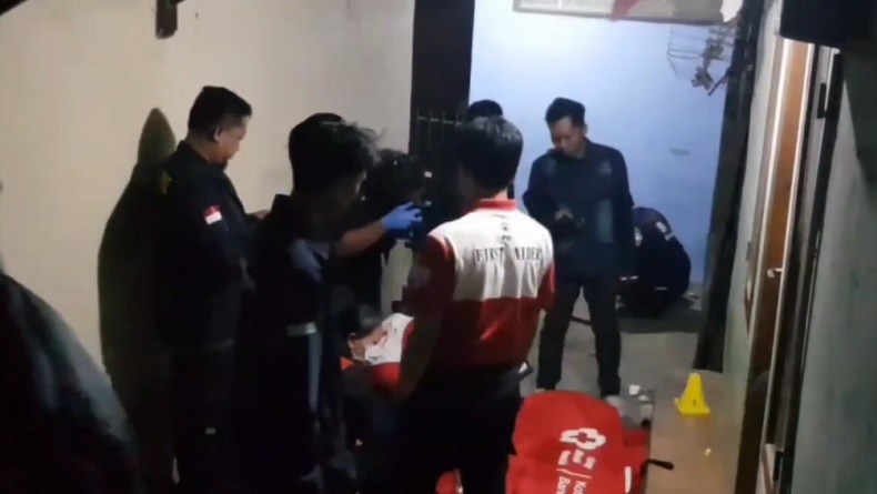Cekcok Utang Piutang, Pria Tewas Bersimbah Darah Ditikam Rekannya di Bandung
