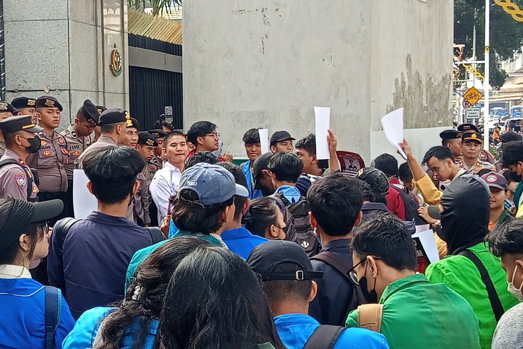 BEM Kristiani Seluruh Indonesia Demo di Kejagung, Desak Rumah Dinas Febrie Digeledah
