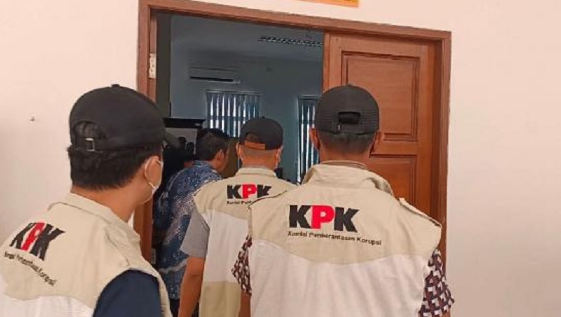 KPK Geledah Kantor Bupati Lombok Barat, Sejumlah Ruang Kerja Diperiksa