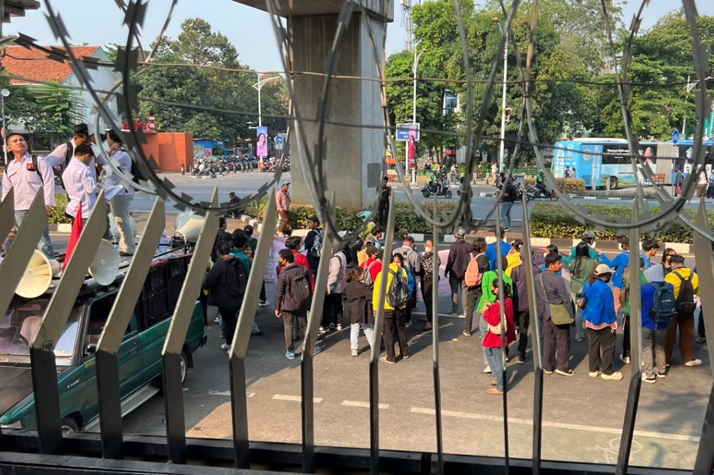 Massa kembali Demo di Depan Kejagung, Tuntut Eks Jampidsus Febrie Adriansyah Ditahan