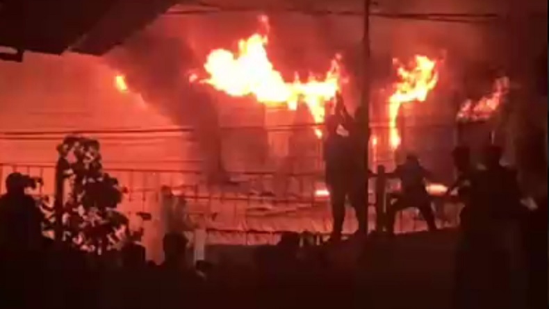 Kebakaran Tragis! Api Melalap Rumah Kontrakan di Makassar, 2 Orang Tewas
