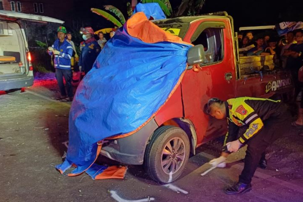 Kecelakaan Maut Mobil Granmax Tabrak Ertiga di Jombang, Sopir Tewas Terjepit