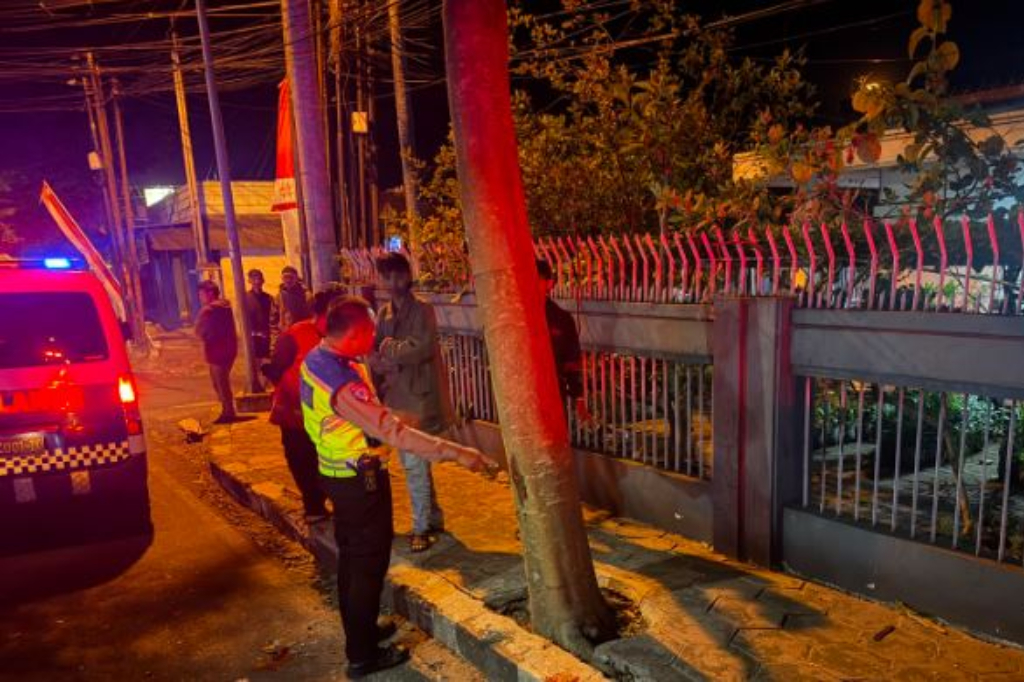 Kecelakaan Pemotor Berboncengan Tabrak Pohon di Salatiga, 1 Orang Tewas