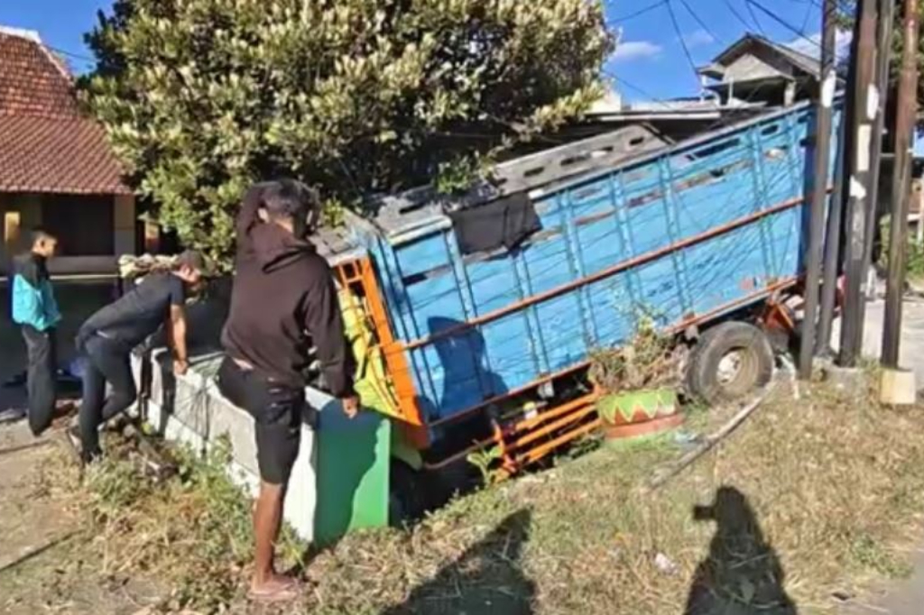 Kecelakaan Truk Tabrak Kedai di Ponorogo, Sopir Mengaku Hindari Sosok Misterius