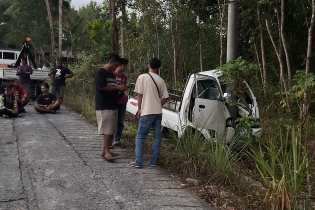 Kecelakan Mobil Pikap Rem Blong Tabrak Tiang Listrik di Kulonprogo, Sopir Terjepit