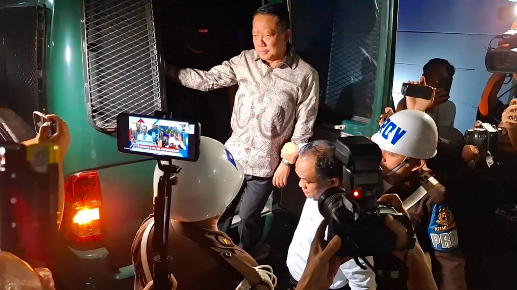 Momen Febrie Adriansyah saat Tiba di Rutan KPK: Nggak Pakai Rompi Ye