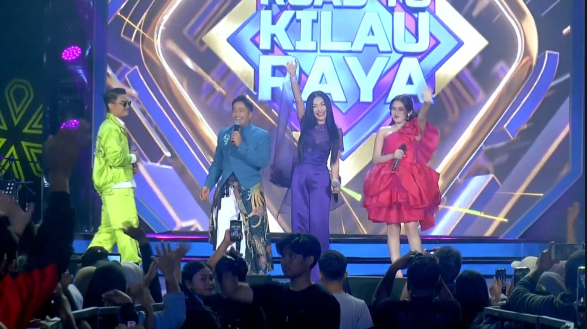 Penampilan Denada Curi Perhatian di Road to Kilau Raya MNCTV, Turun Langsung Sapa Penonton