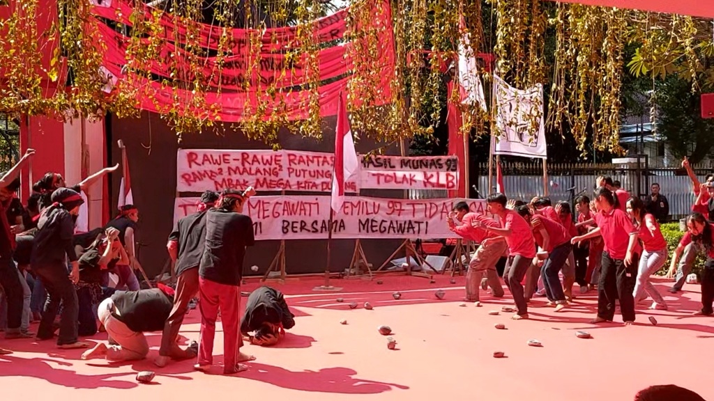 Kader PDIP Peringati 30 Tahun Peristiwa Kudatuli, Ada Aksi Teatrikal Penyerangan Kantor Partai