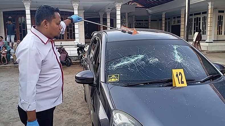 Bentrokan di Bangkalan Berujung Penembakan, 1 Orang Terluka 2 Mobil Rusak