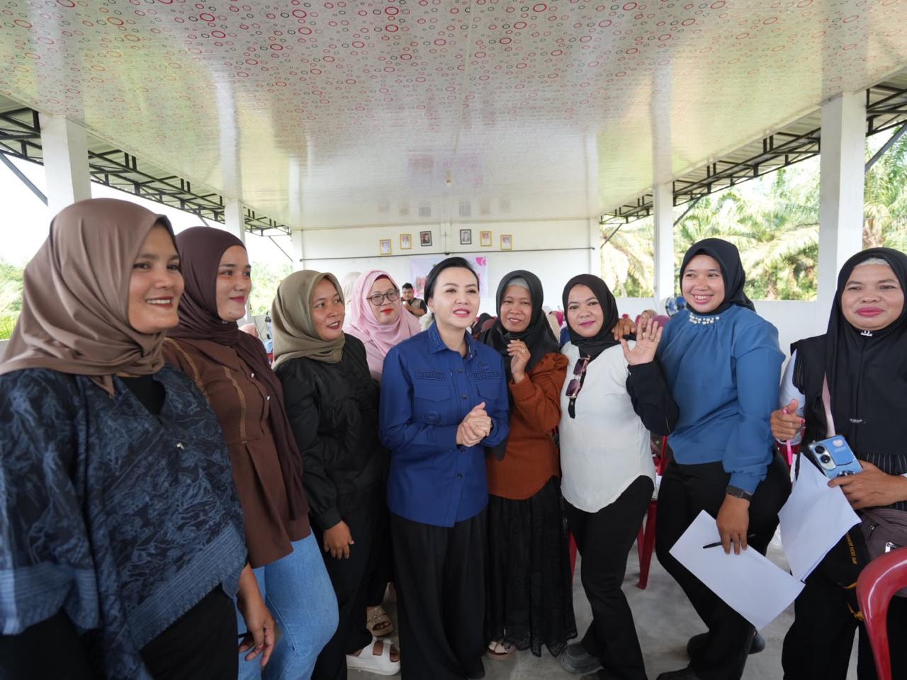 Edukasi Keuangan Keluarga, Bupati Landak Ingatkan Emak-emak Waspada Pinjol Ilegal