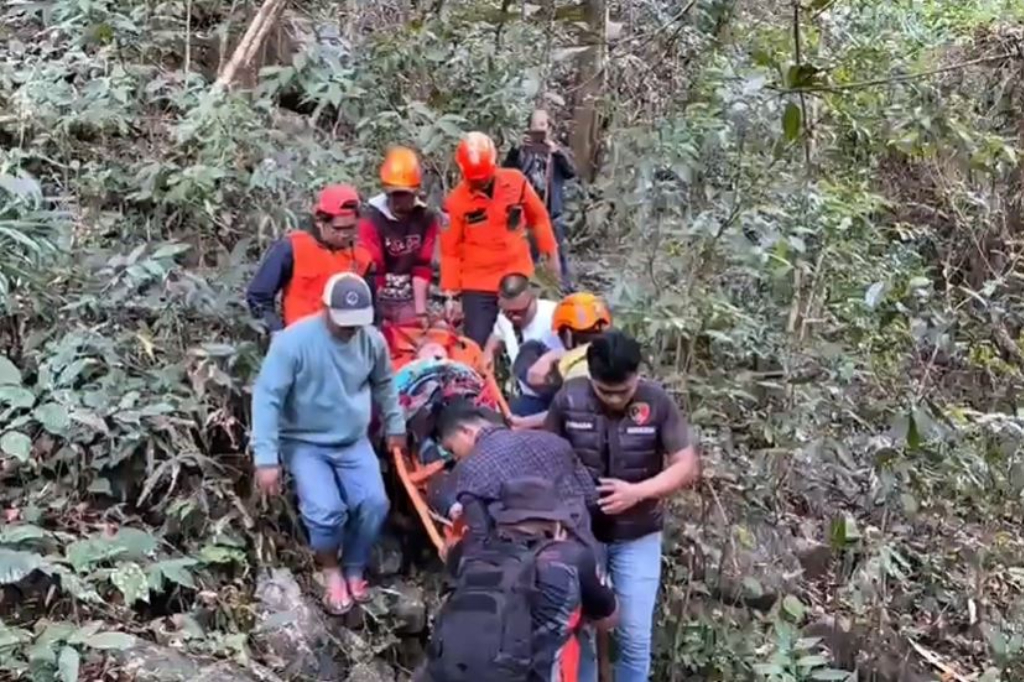 6 Mahasiswa KKN Unhas Terjebak di Gua Kalibbong Alloa, Kram Kaki hingga Kelelahan