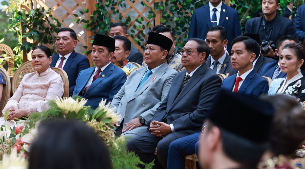 Potret Prabowo dan Jokowi Duduk Sebelahan di Pernikahan Putra Boy Thohir