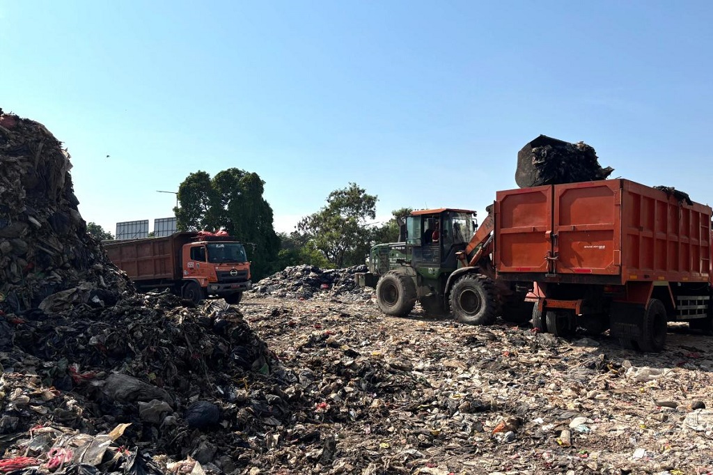Gunungan Sampah di Hutan Kota Penjaringan Dibersihkan, Pemkot Jakut Target Bersih dalam 3 Pekan