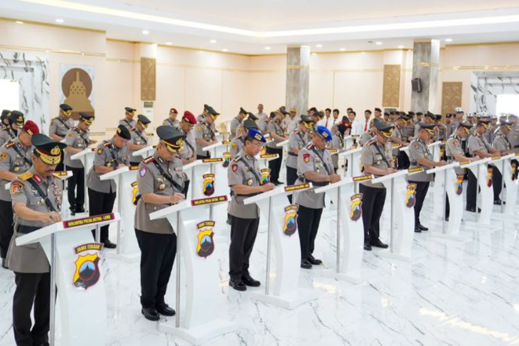 Mutasi di Polda Jateng, Ini Daftar Lengkap 6 PJU dan 16 Kapolres yang Sertijab