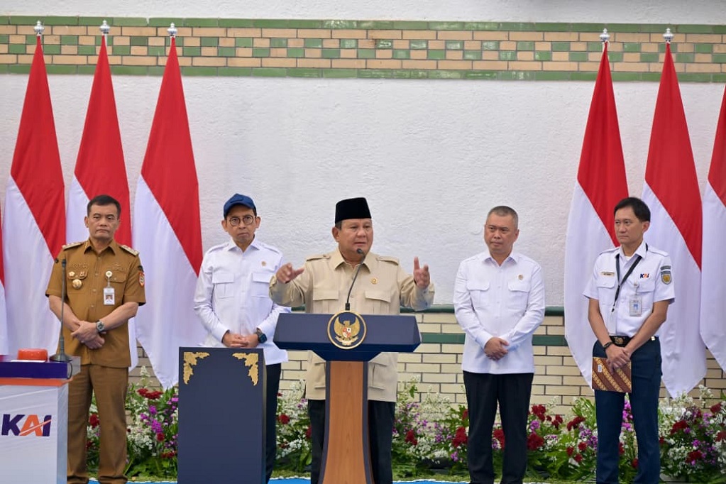 Cegah Kecelakaan, Prabowo Minta KAI Pasang Palang Otomatis di Pelintasan Kereta