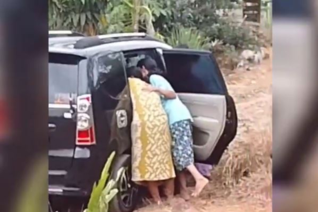 Viral Ibu Hamil Melahirkan dalam Mobil gegara Jalan Rusak, Gubernur Lampung Minta Maaf